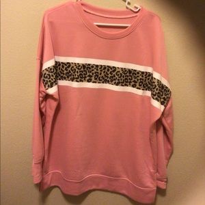 Ladies sweatshirt.